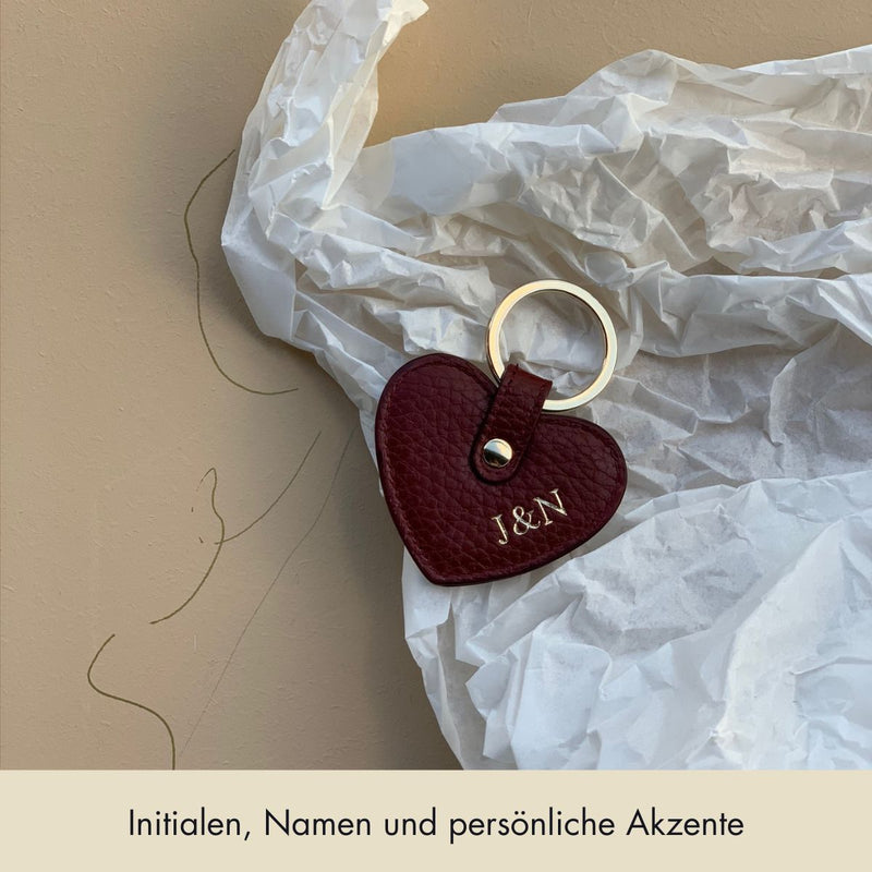 Schlüsselanhänger Herz genarbtes Leder | Dunkelrot & Gold - personalisiert mit Namen | MERSOR