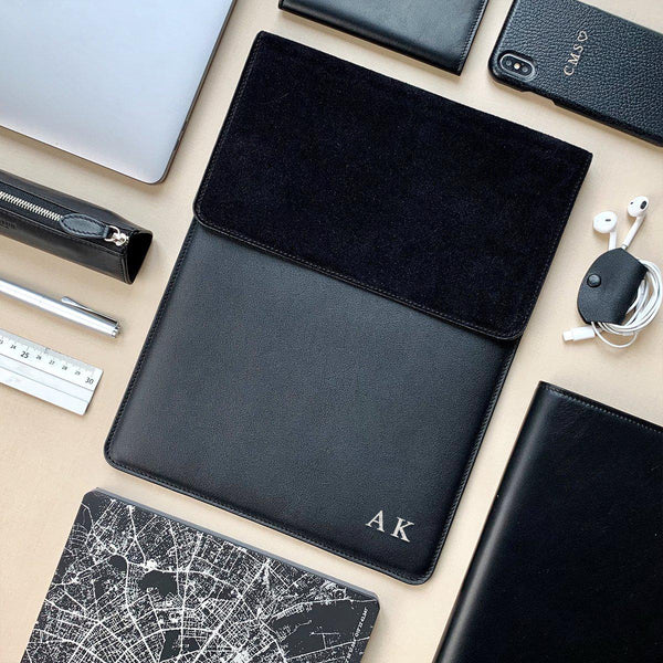 Laptop Sleeve aus Wildleder mit kostenloser Personalisierung für 13 Zoll - Schwarz | MERSOR